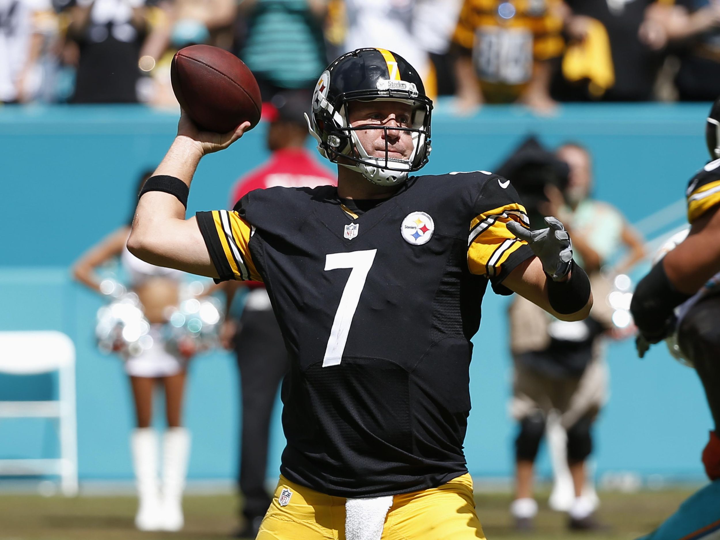 Steelers_Dolphins_Football.JPG.jpg