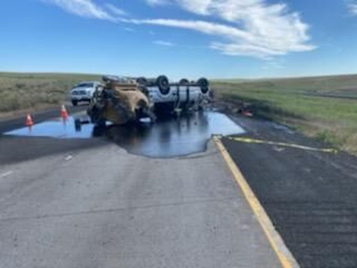 Asphalt Spills Onto Highway 395 After Truck Rolls, Causing Delays For ...