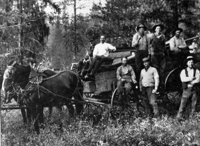 
A construction party at Priest Lake in 1911. Howard Simson, Raphael Zon, two unidentified men, 