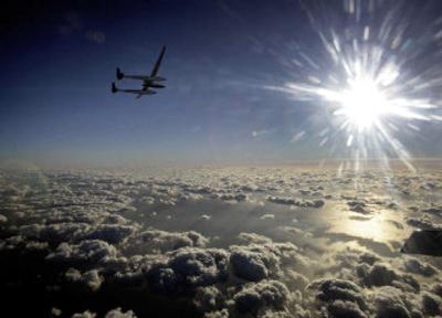 
Steve Fossett flies over the Atlantic Ocean in the Virgin Atlantic Global Flyer on Wednesday. 
 (Associated Press / The Spokesman-Review)