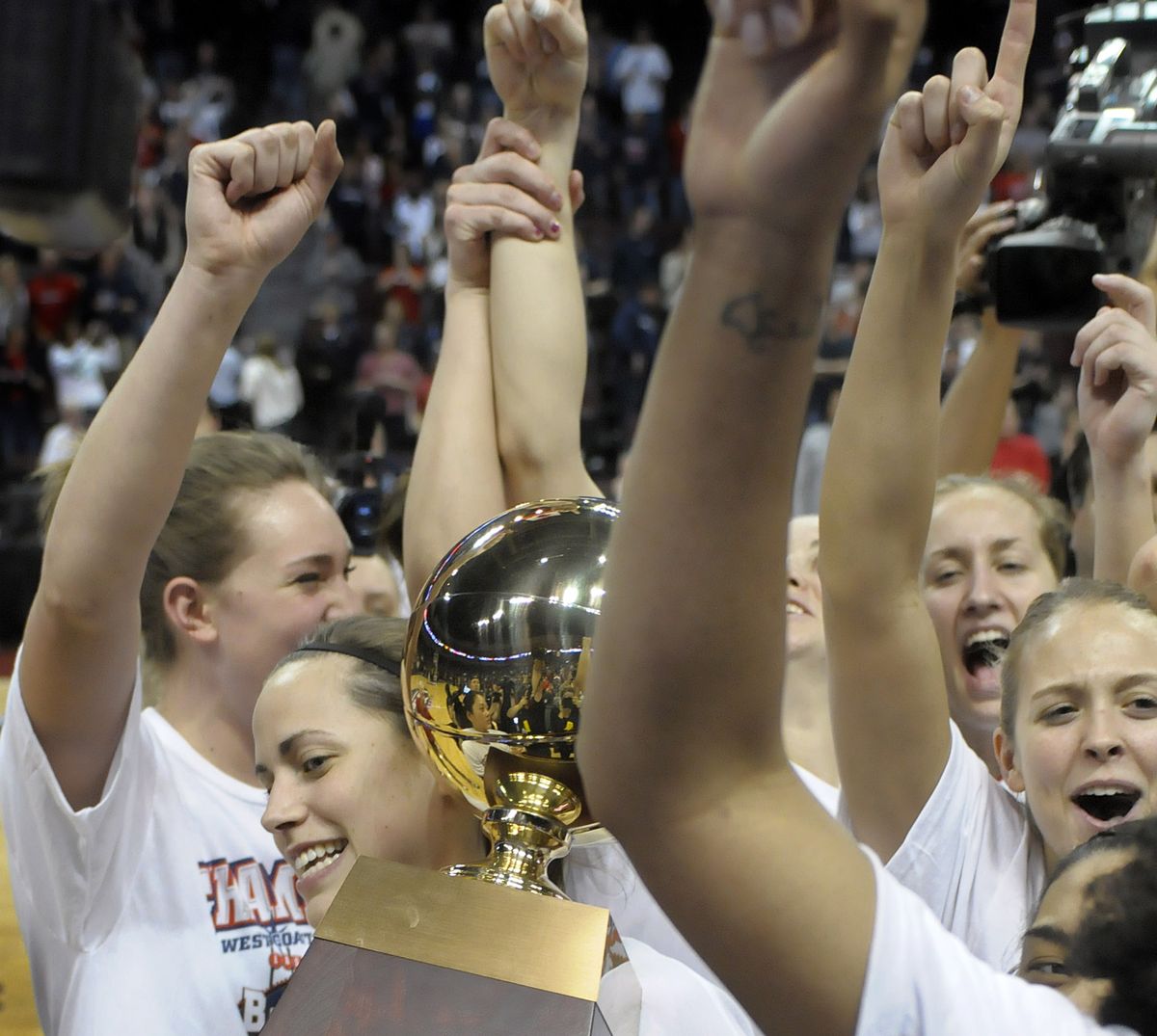 Jami Schaefer, bottom left, holds the WCC Championship trophy after she and her Gonzaga teammates beat San Diego 66-55 in Las Vegas on Monday, March 9, 2009. (Christopher Anderson / The Spokesman-Review)