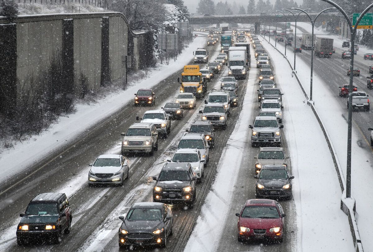 Crews prepare for power outages in early winter storm, followed by ...