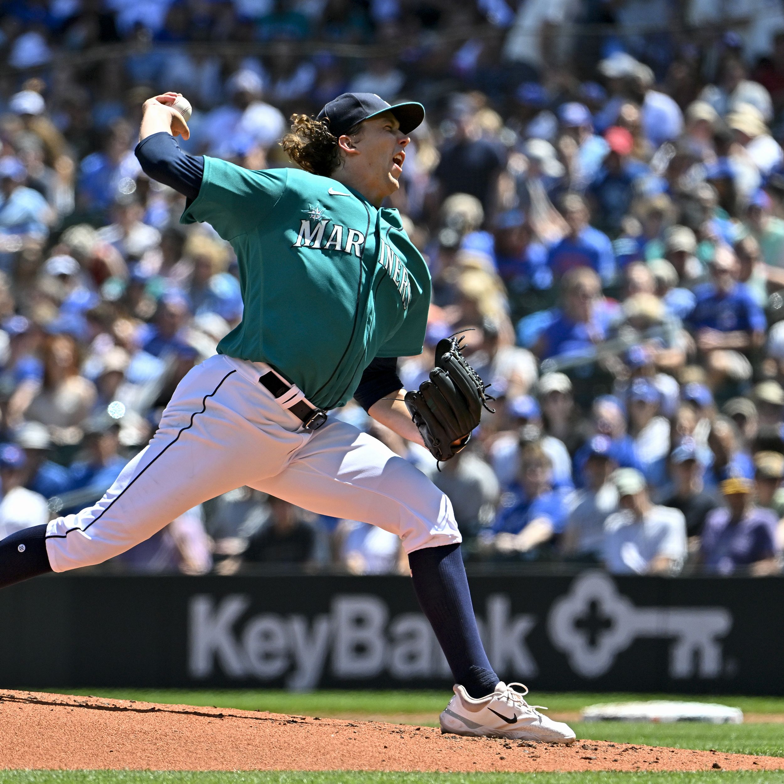 Campbell earns first win as Mariners hold off Jays