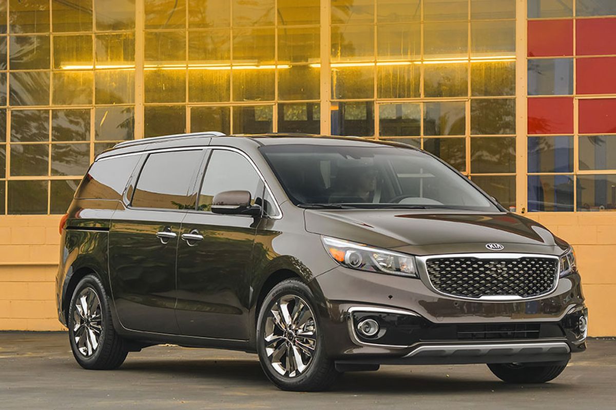 With the second-generation 2015 Sedona, Kia hopes to lure prospective crossover buyers into the minivan camp. Exterior styling suggests a crossover’s muscular presence.  (Kia)