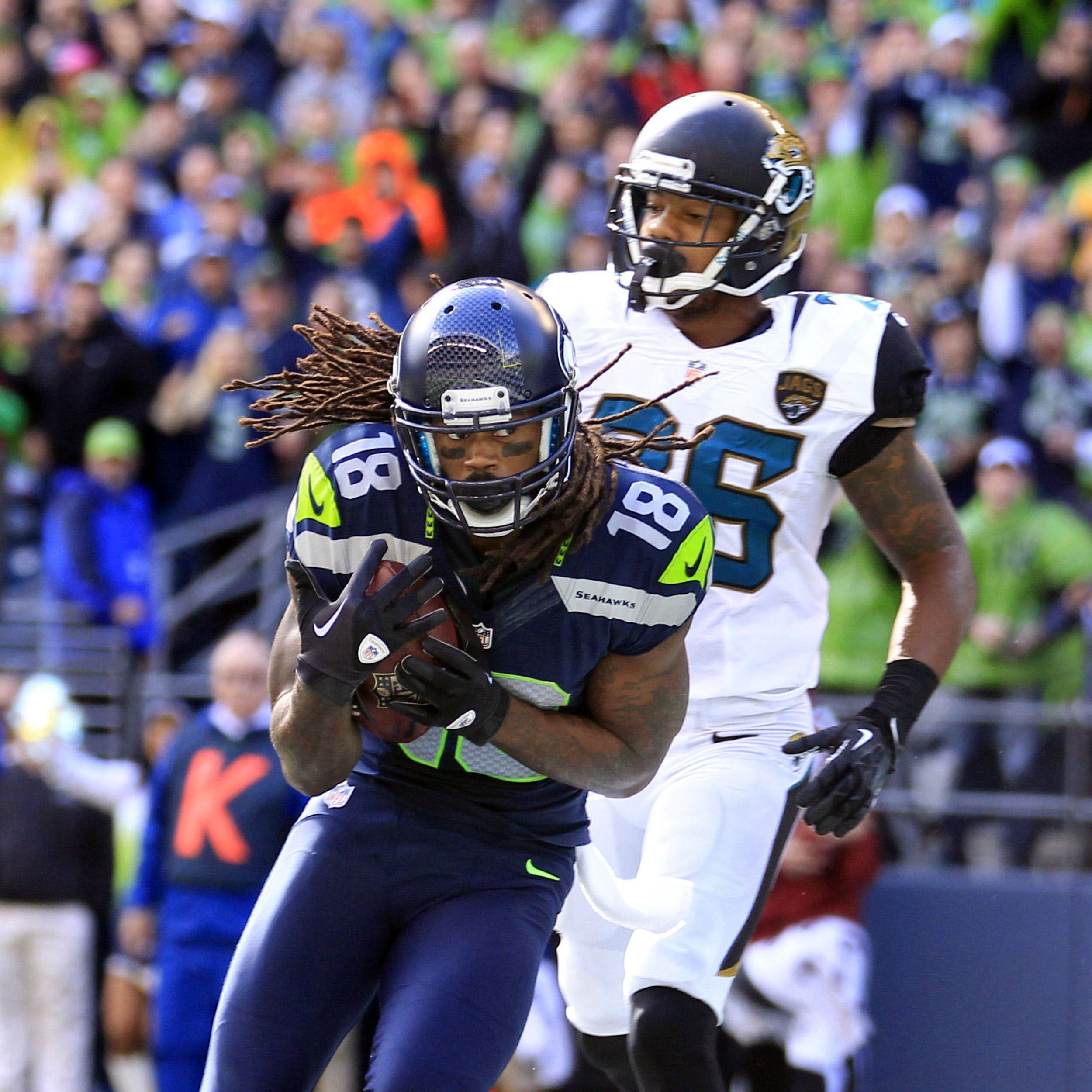 Former Seattle Seahawks Wide Receiver Sidney Rice delivers food to