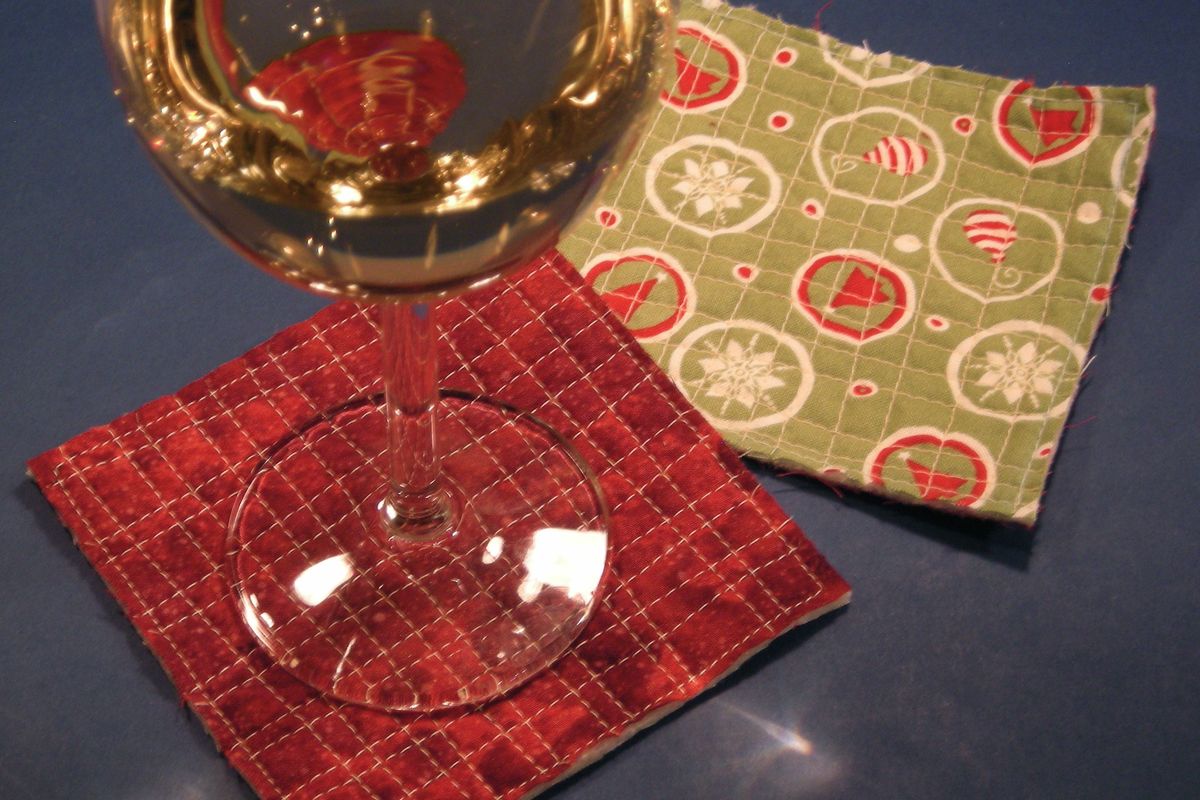 Reversible quilted coasters! Festive! (Maggie Bullock)