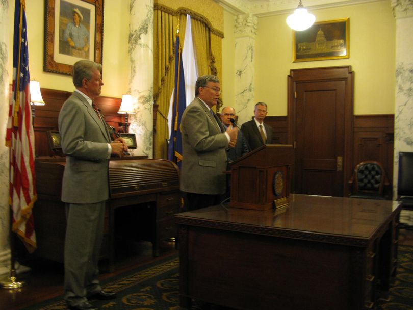 House Speaker Scott Bedke talks to reporters, as Gov. Butch Otter looks on at left (Betsy Z. Russell)