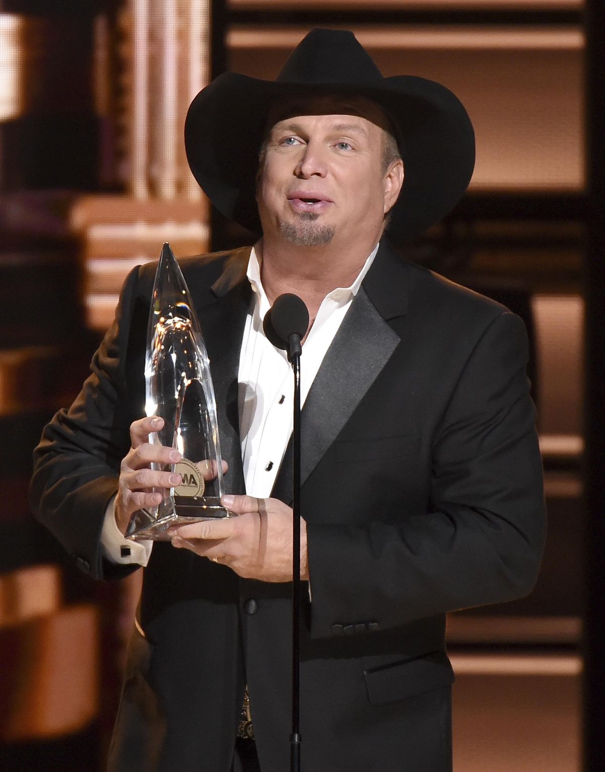 Garth Brooks accepts the award for entertainer of the year at the 50th annual CMA Awards at the Bridgestone Arena on Wednesday, Nov. 2, 2016, in Nashville, Tenn. (Charles Sykes / Associated Press)