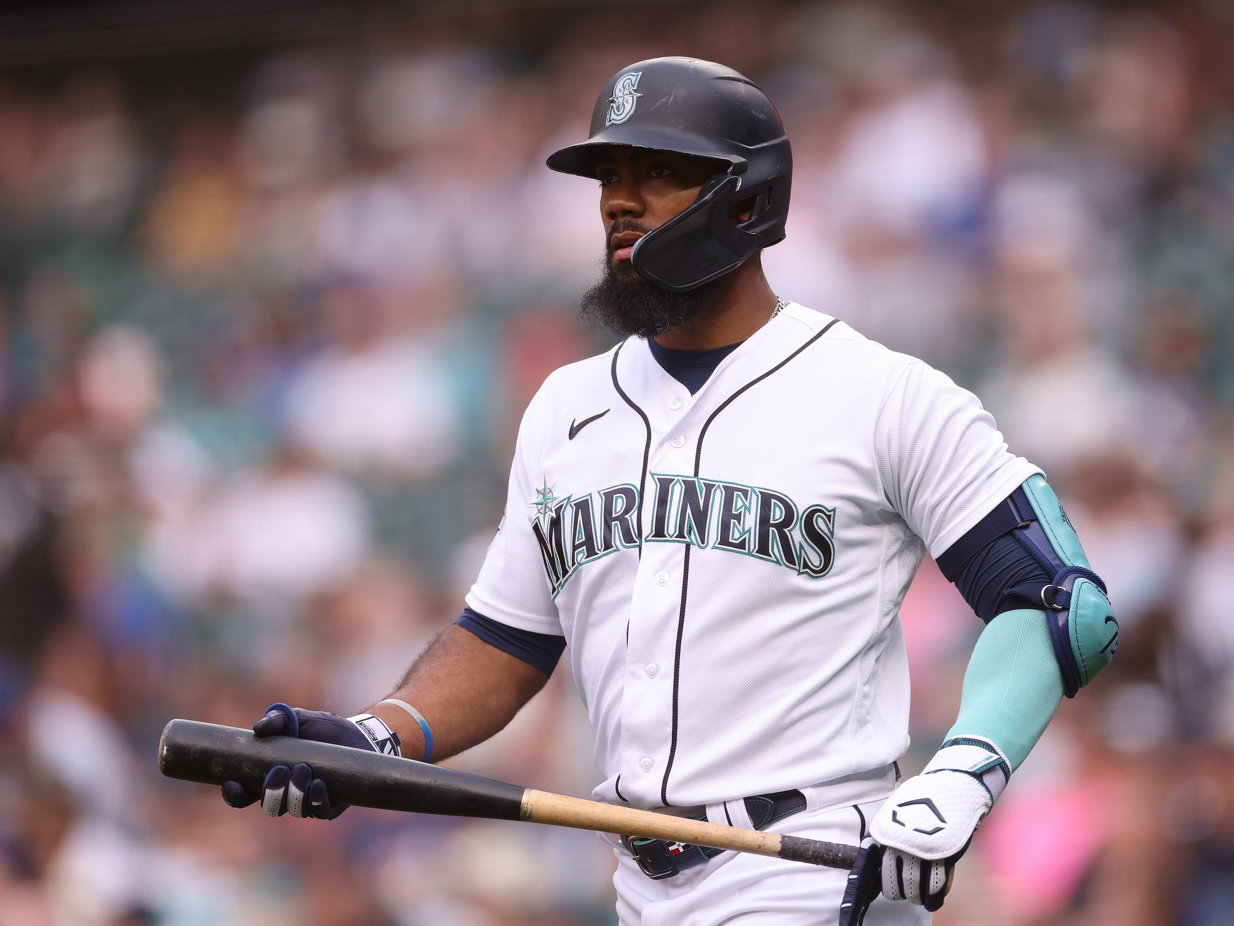 Larry Stone Commentary: Why Fans Dislike This Mariners Team So