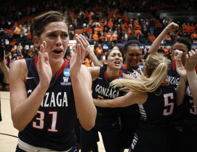 Gonzaga's Elle Tinkle joins her teammates in celebrating a 76-64 win over Oregon State in a college basketball game in the second round of the NCAA women's tournament in Corvallis, Ore., Sunday, March 22, 2015. (Timothy Gonzalez / Fr11177 Ap)