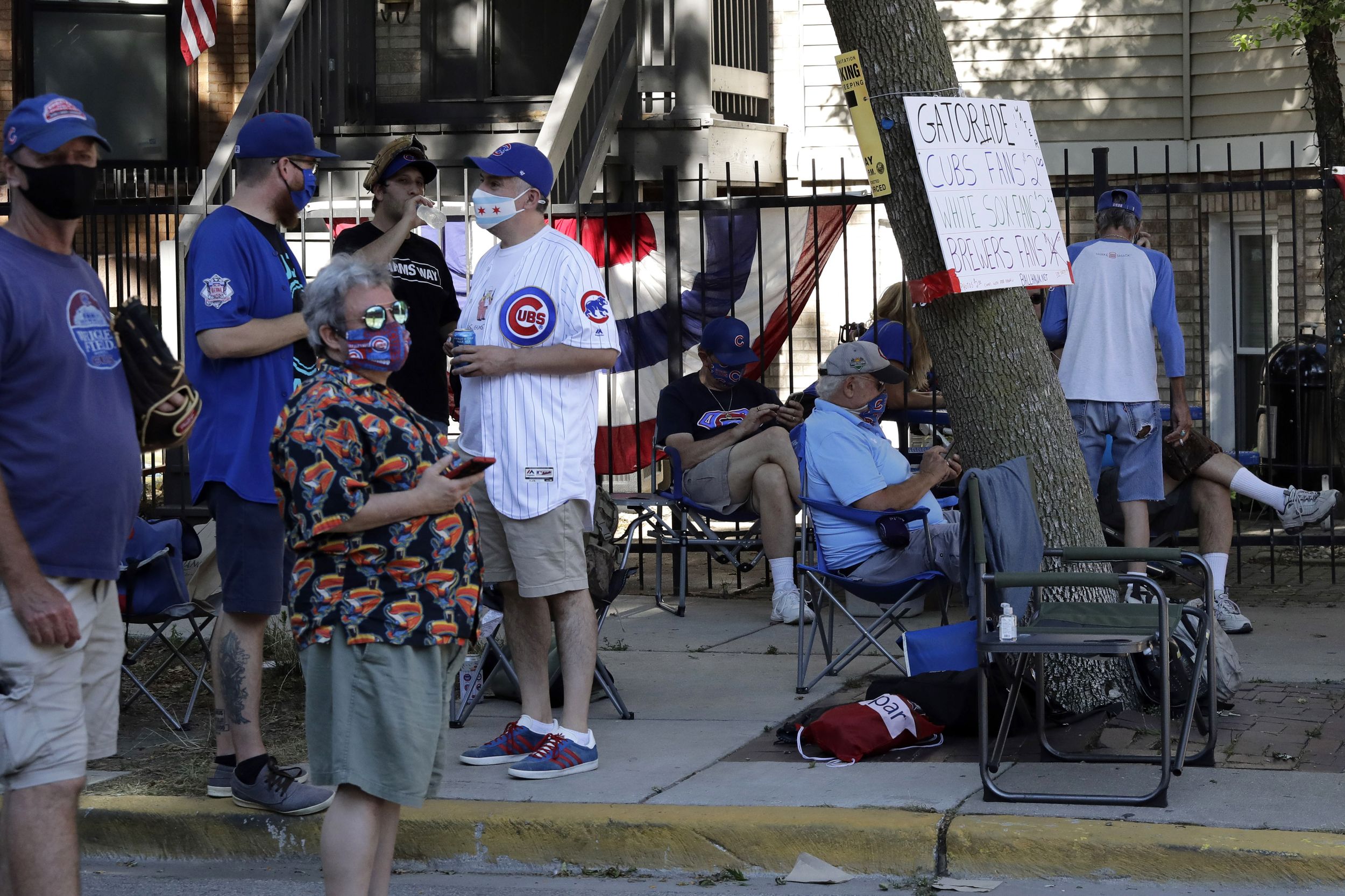 We Love Baseball': Wrigley Ballhawks Stay on During Pandemic, Chicago News