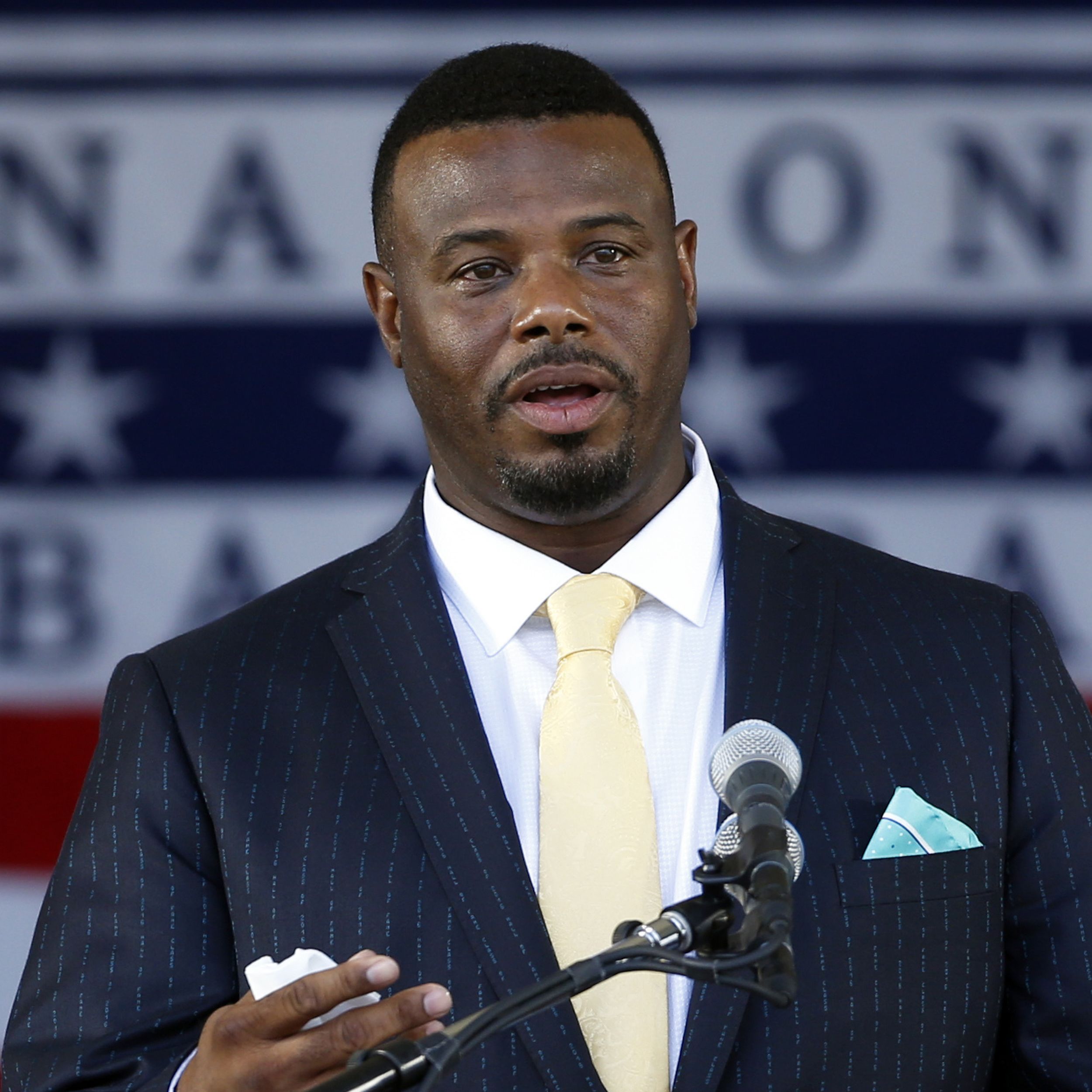 Must Reid Sports: Ken Griffey Jr. Deserves a Call From the Hall –  ArapahoeXtra
