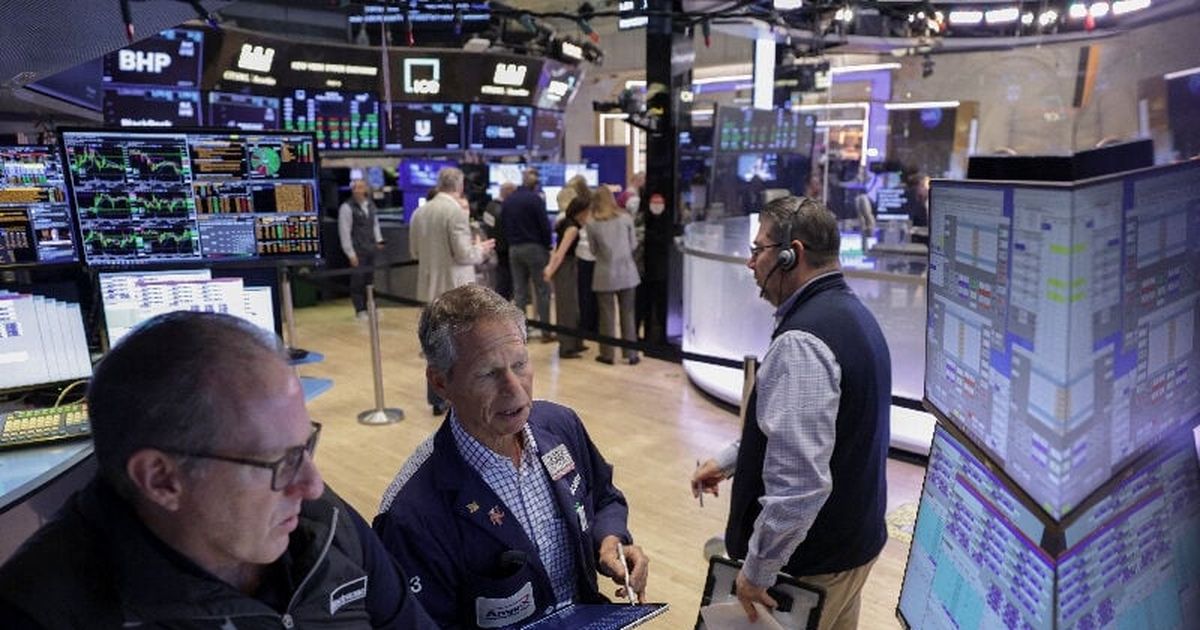 US software stocks rebound, seeking to loosen AI's grip