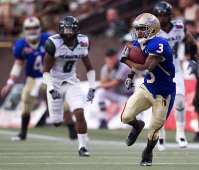 Tulsa’s Damaris Johnson runs from Hawaii’s defense.  (Associated Press)