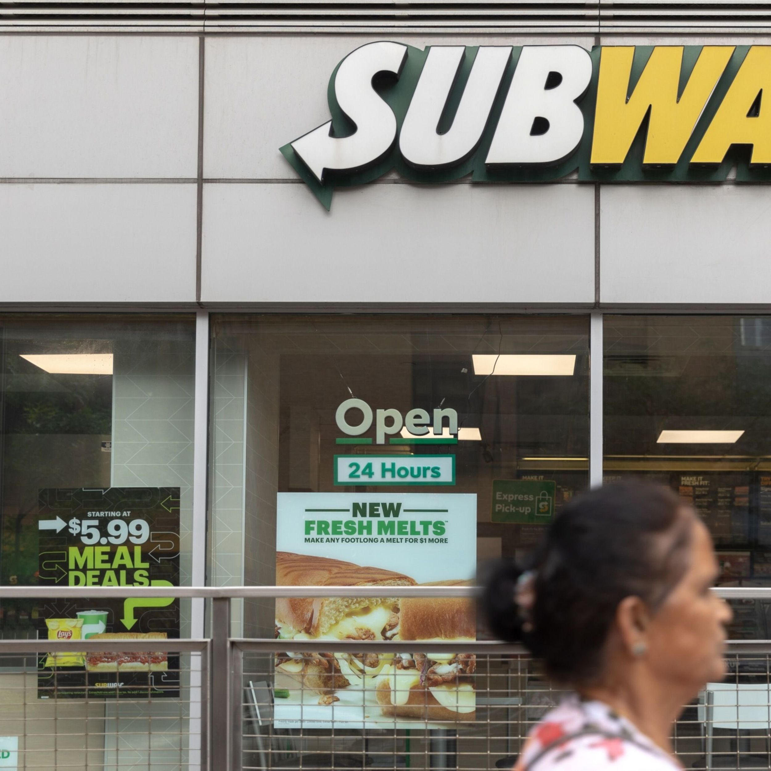 Report: Bain, Goldman Sachs among Subway's potential bidders