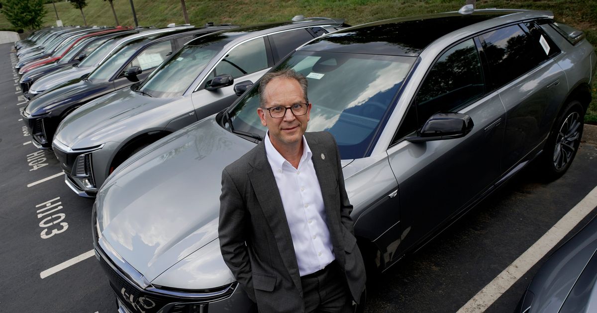 Luxury car market sees growth as mid-market vehicles stall