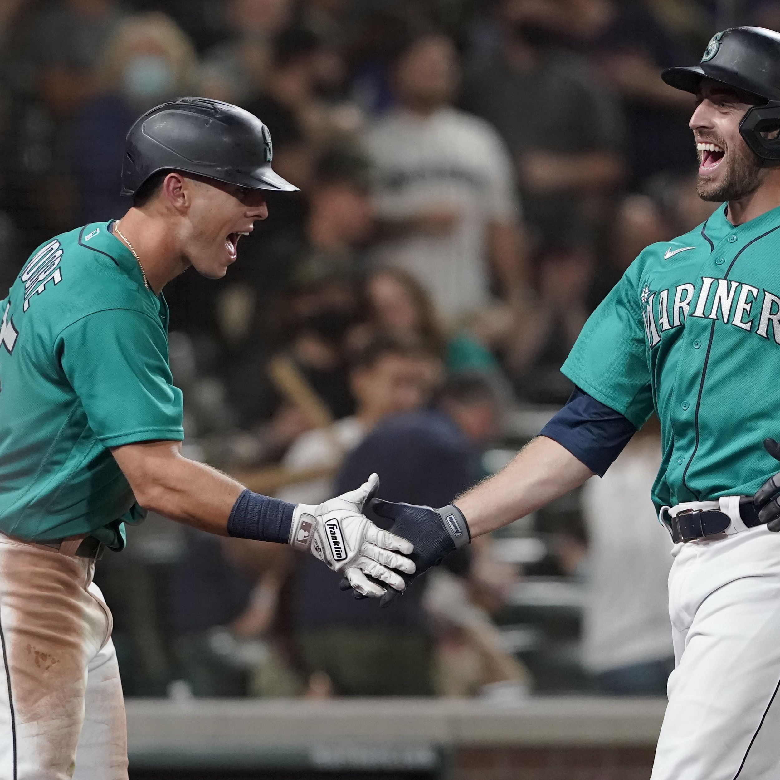 Strong night for offense, Bryan Woo as Mariners end losing streak