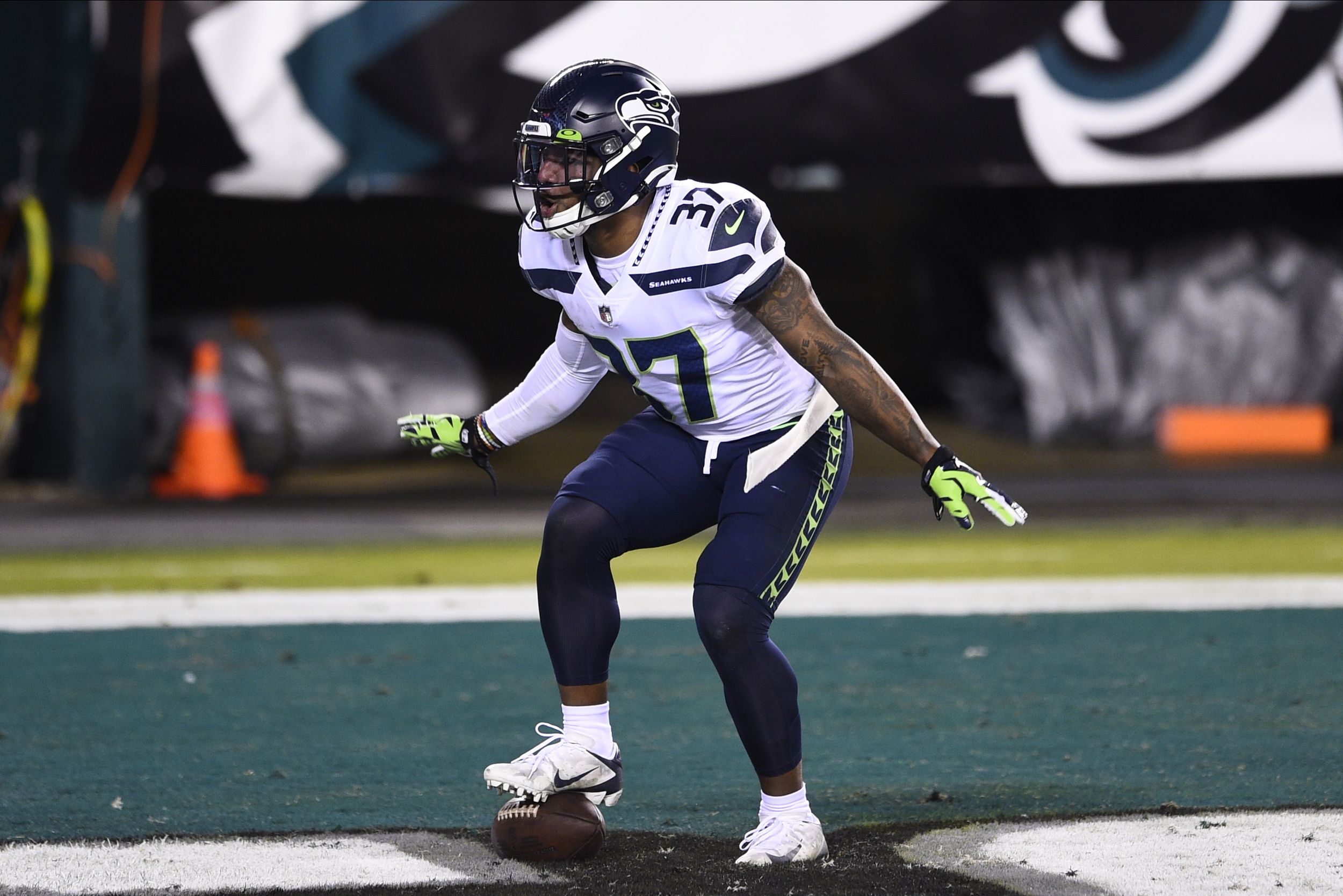 Metcalf, Wilson lead Seattle Seahawks over Philadelphia Eagles 23-17