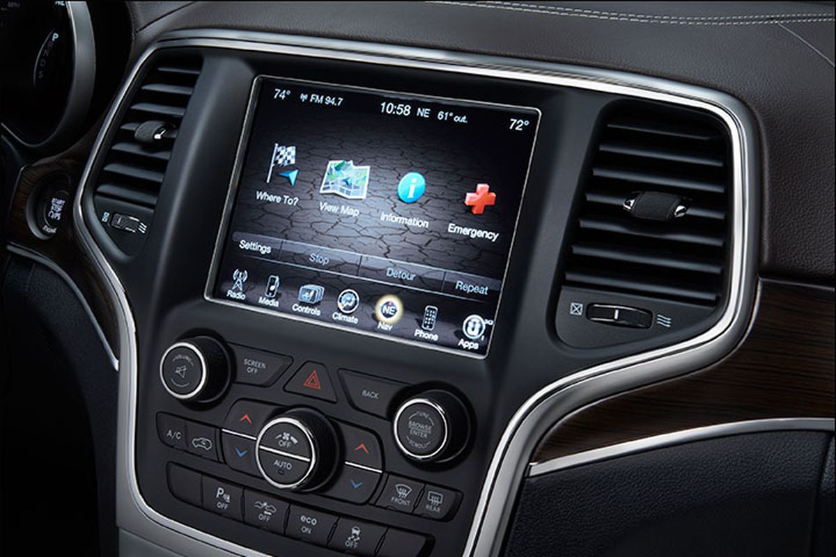 Inside, there’s a configurable driver-information screen and an available 8.4-inch touch-screen control panel. (Jeep)