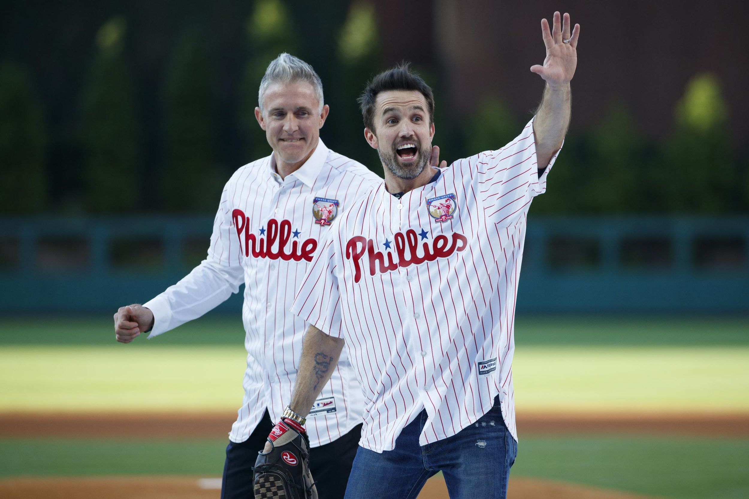 Chase Utley honored, tosses pitch to Always Sunny’s Rob McElhenney