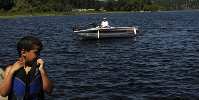 Hardy Buchanan, of Hauser Lake,  steers his boat toward the dock in July 2008. (FILE / The Spokesman-Review)