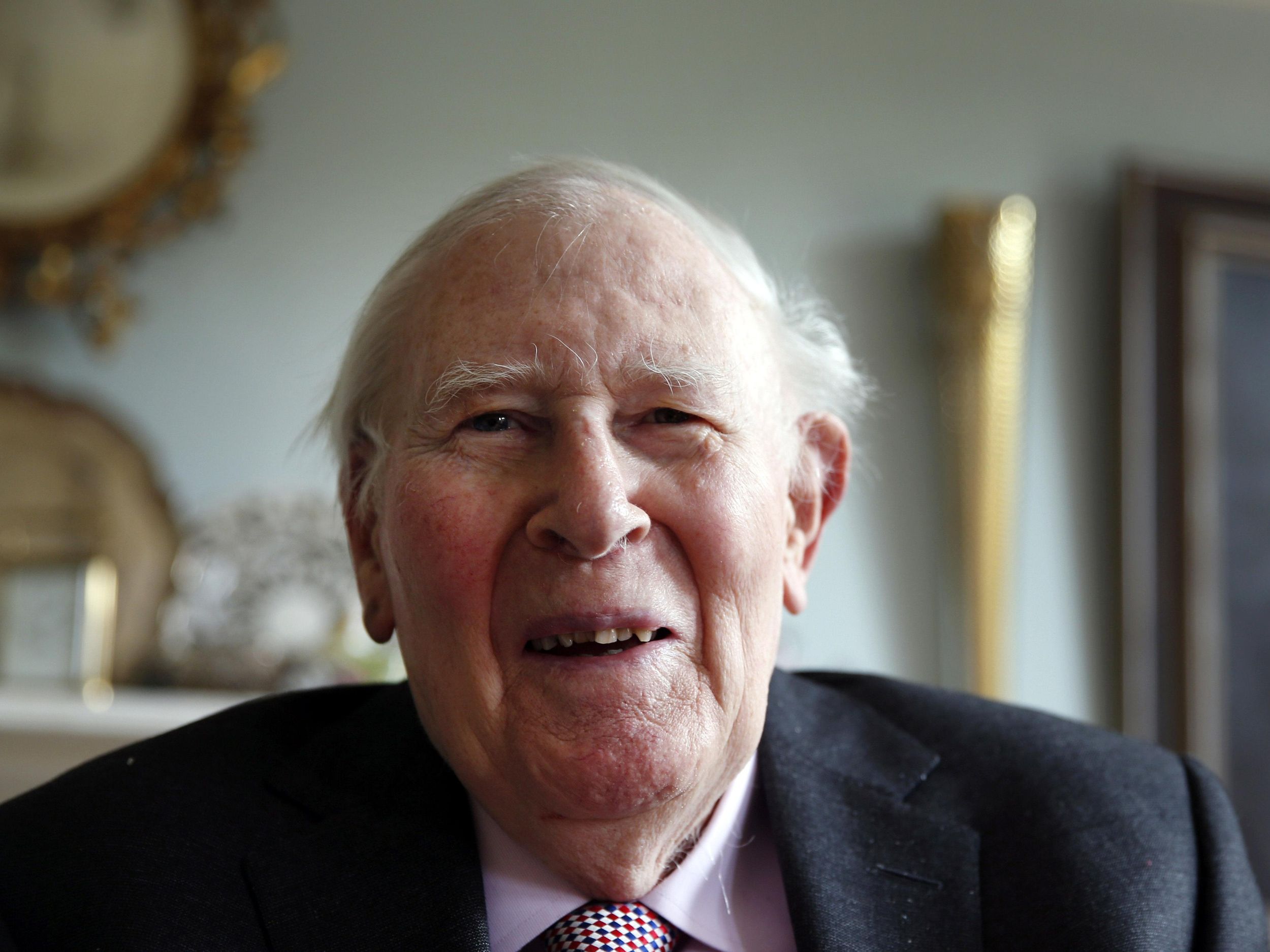 Roger Bannister, First Athlete to Break the 4-Minute Mile, Dies at