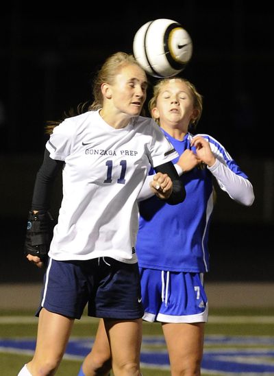 Gonzaga Prep’s Colleen Lindsay, left, and Tahoma’s Lani Kutch compete for the ball Wednesday (Colin Mulvany)