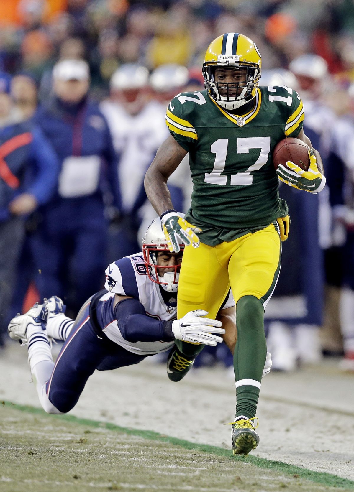 Packers’ Davante Adams tries to get away from Logan Ryan. (Associated Press)