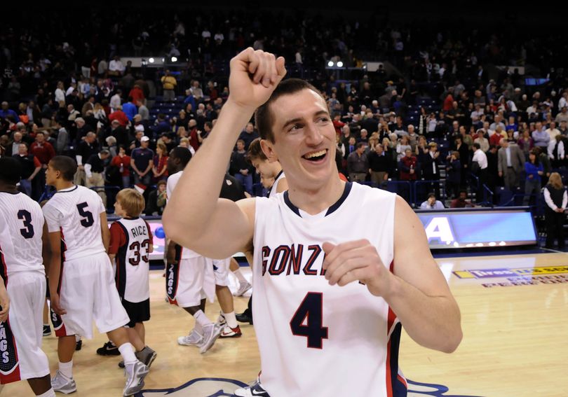 Bulldogs senior Chris Pontarolo-Maag thanks the students after beating Cal State Bakersfield. (Dan Pelle)