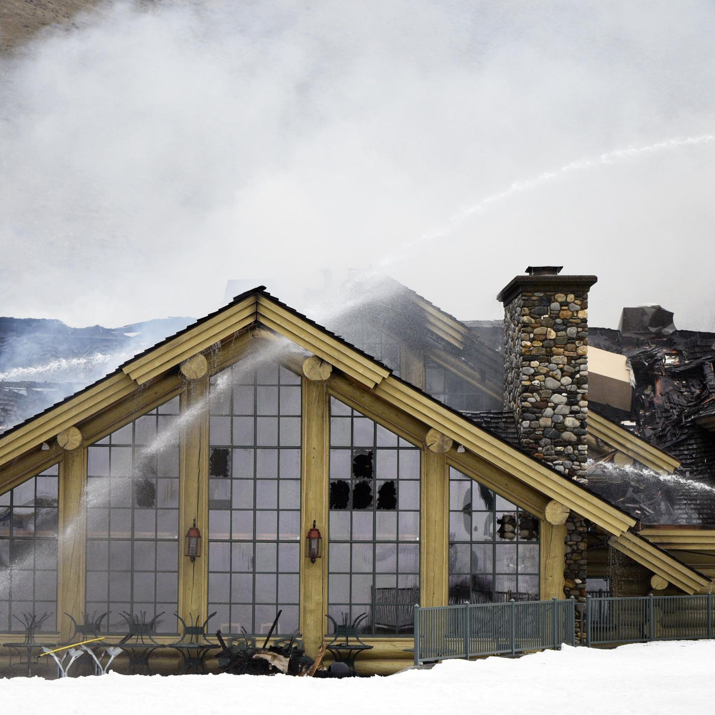 【wwk】Room fire Fire ravages Warm Springs Lodge | Ketchum | mtexpress.com