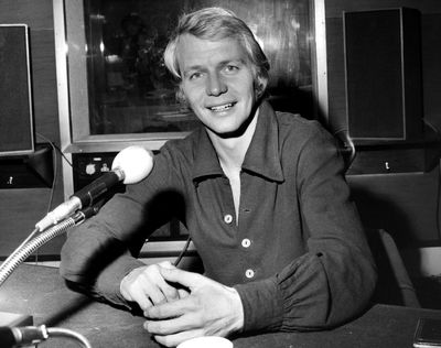 “Starsky & Hutch” actor David Soul sits in a radio studio to broadcast an interview on Nov. 2, 1976. Soul died Thursday, Jan. 4, 2024, at age 80, according to a family statement.    (Keystone/Getty Images North America/TNS)
