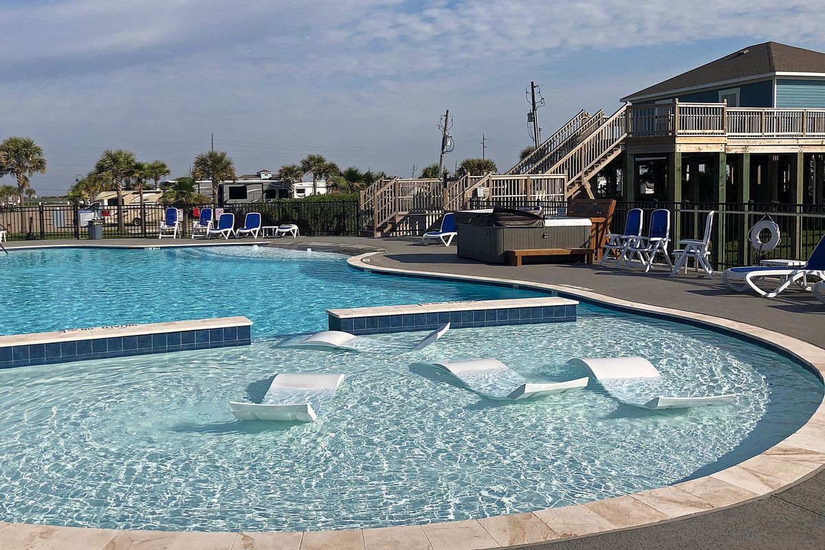 The pool is gorgeous at Stella Mare RV Resort in Galveston. (Leslie Kelly)
