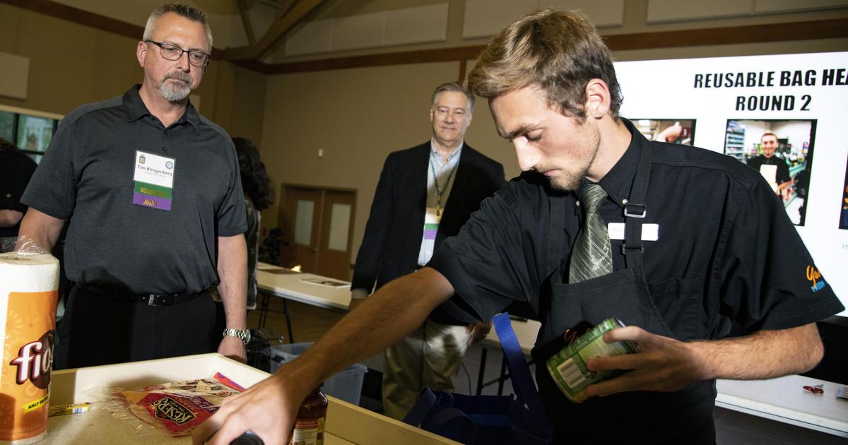 Courtesy clerk from Yoke’s Mead store competes in national bagging ...