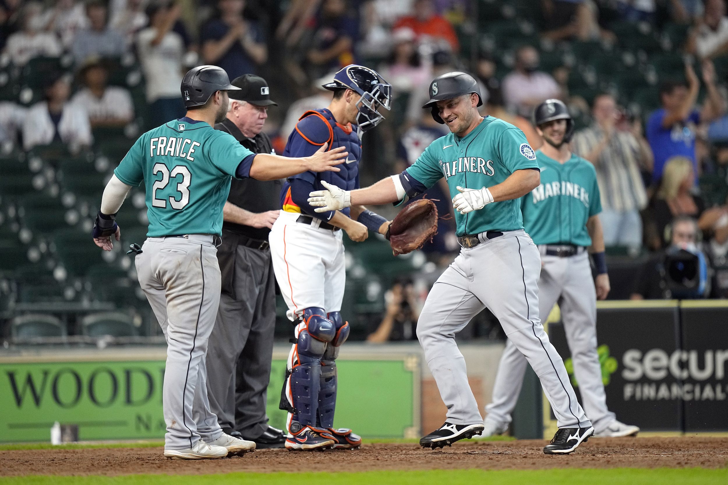 Mariners score 4 in 11th to earn 63 win over Astros The SpokesmanReview