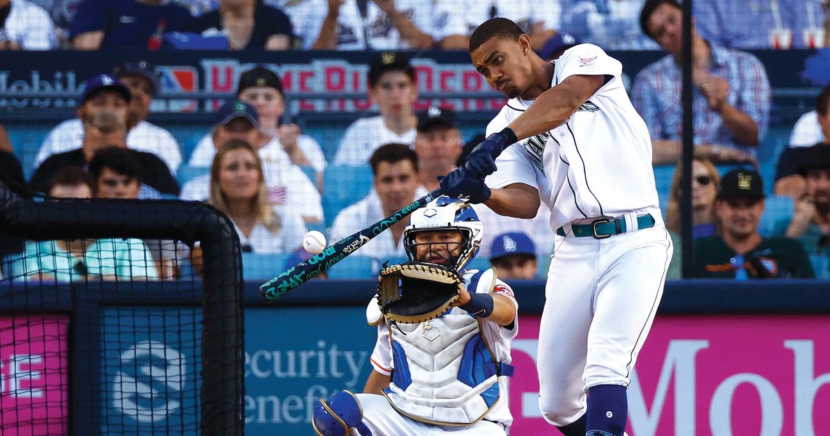 As fans chant his name, Julio Rodriguez returns from wrist injury and  rejoins Mariners' lineup