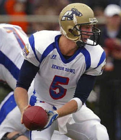 
Akron's Charlie Frye prepares to pitch to a North teammate during the second quarter of the Senior Bowl. 
 (Associated Press / The Spokesman-Review)