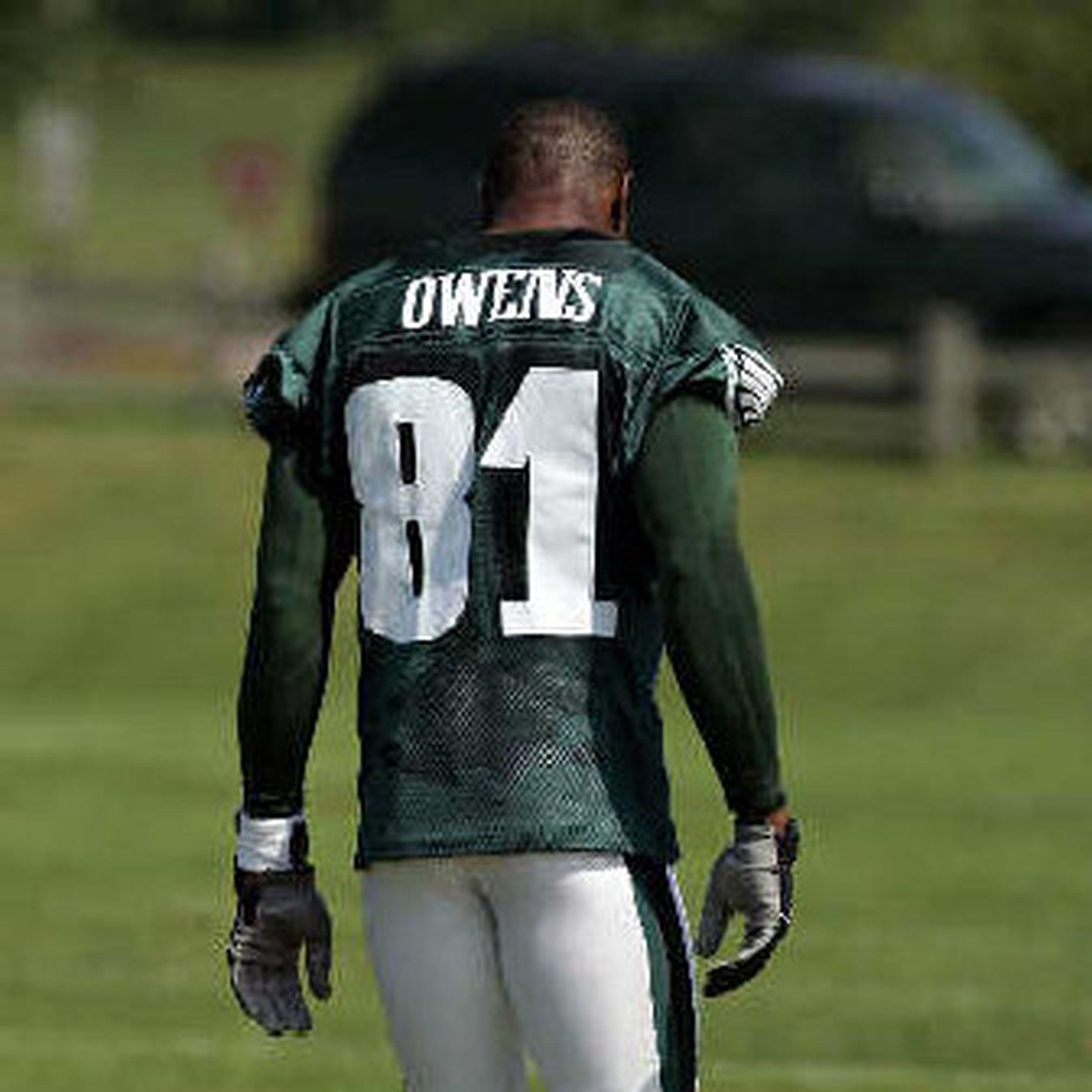 Philadelphia Eagles wide receiver Terrell Owens lifts the NFC