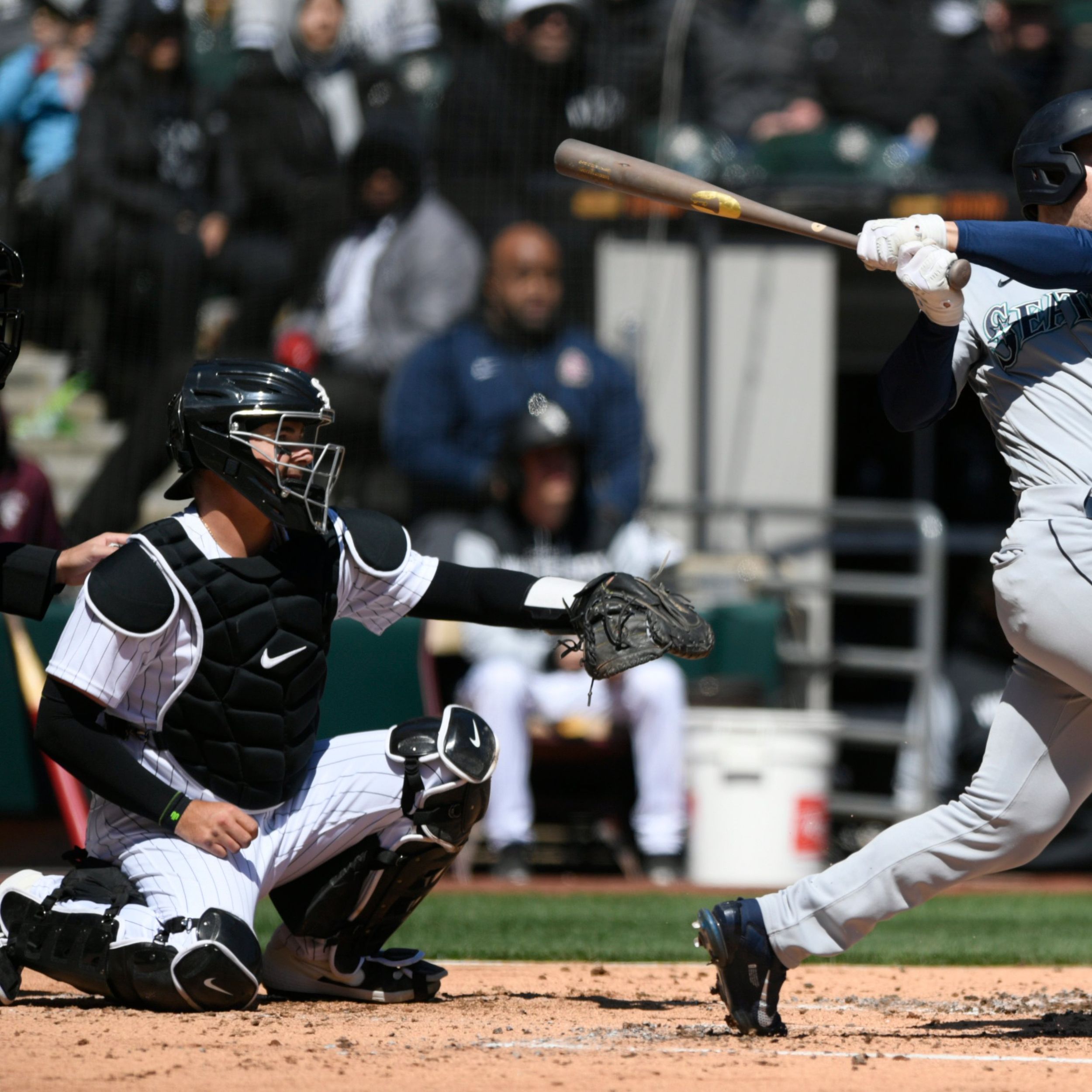 Crawford homers, Kelenic drives in two to back Castillo's win as