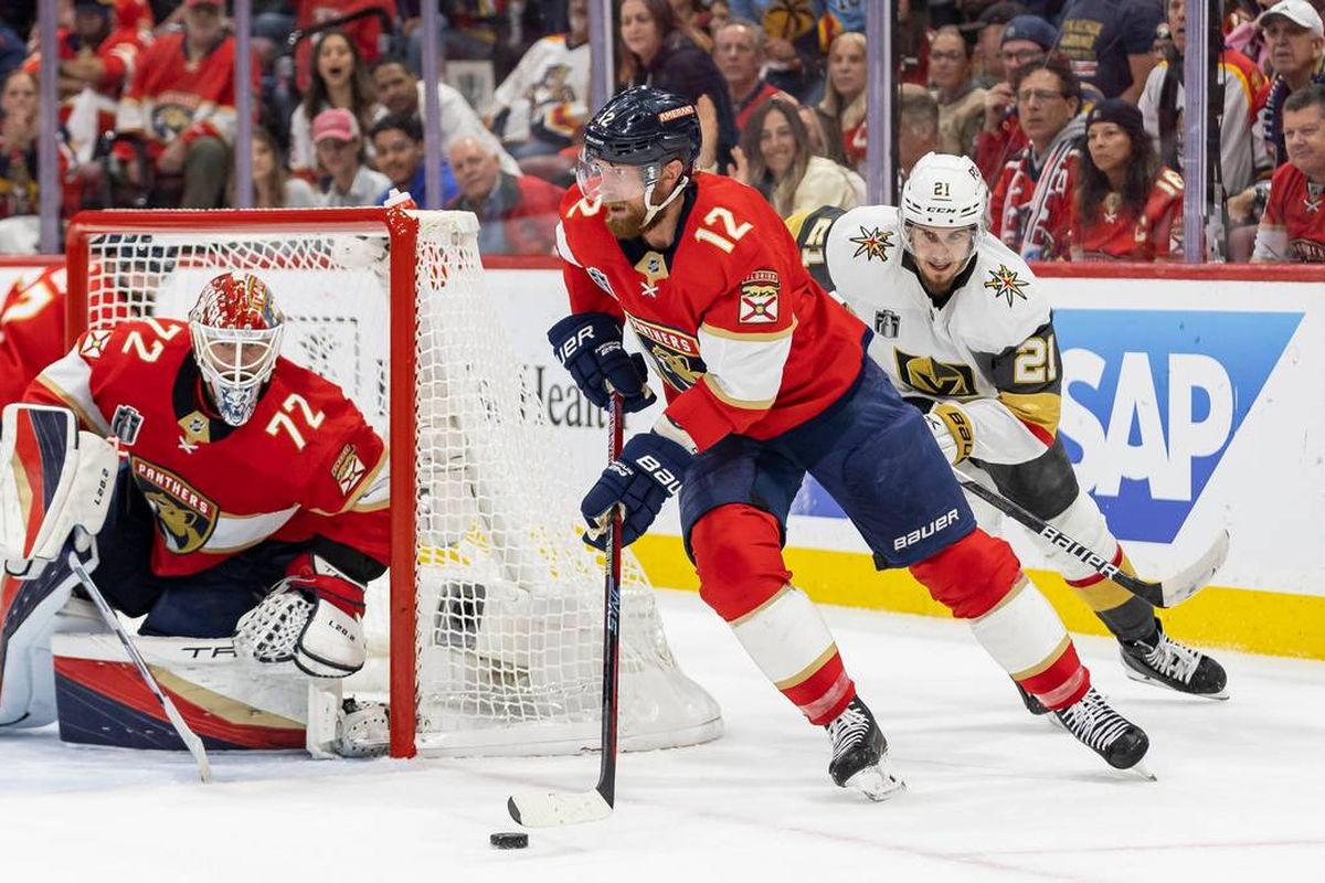 Vegas Golden Knights pull away late to defeat the Florida Panthers