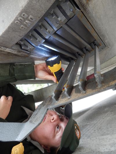 A Glacier National Park ranger inspects a boat for aquatic invasive species. (National Park Service)