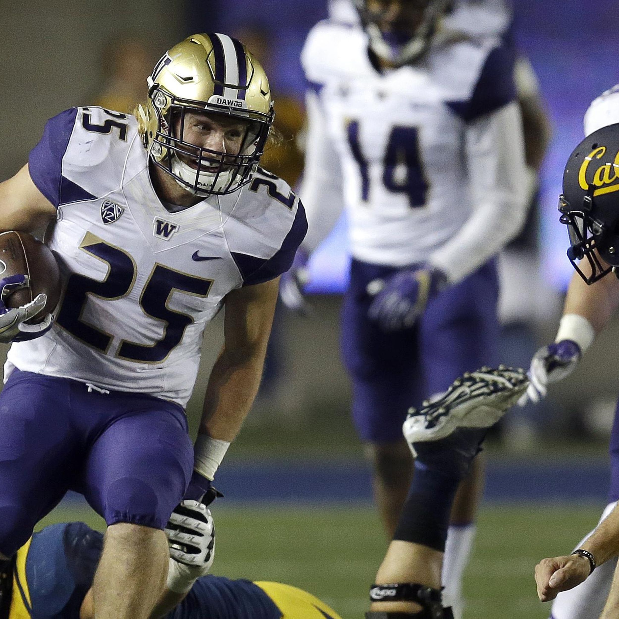 Washington Huskies linebacker Ben Burr-Kirven tackling a record