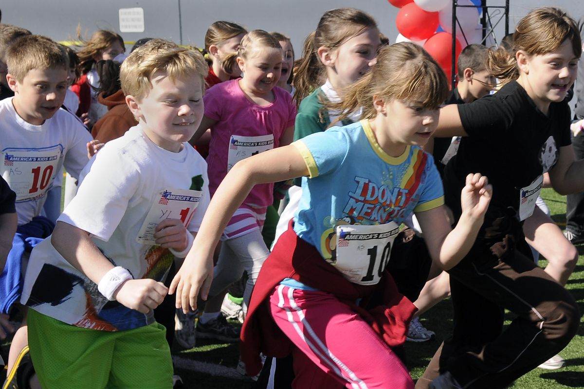 A group of 10 year-olds break from the start at the 2010 America