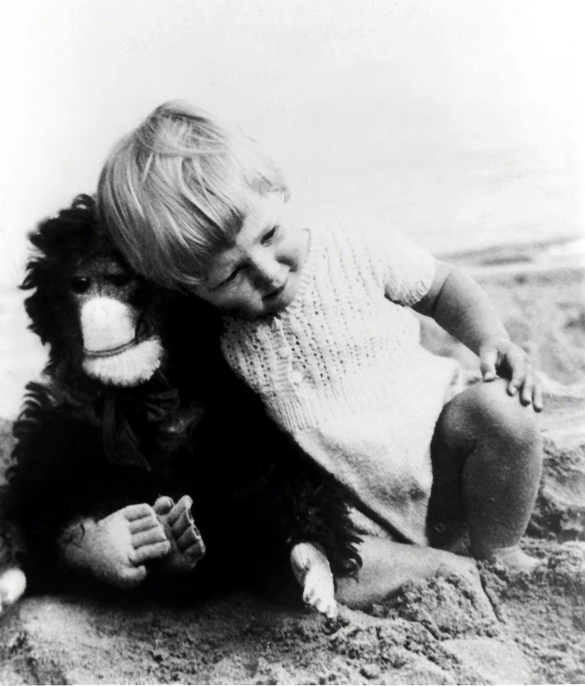 Toddler Jane Goodall with her toy chimpanzee, Jubilee.  (Family photo)