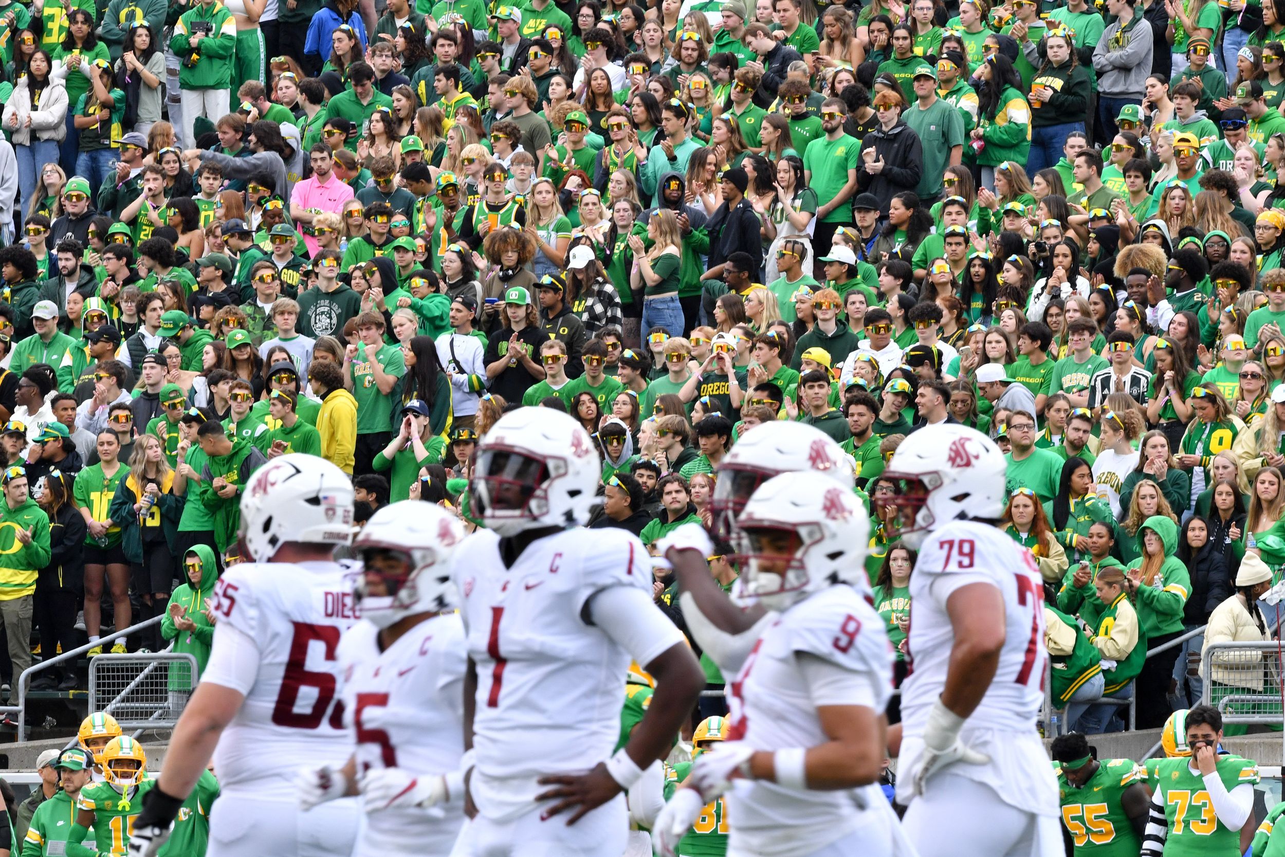 The last time Washington and Oregon faced off we had a CRAZY game with 7  lead changes 😳🍿 Will this time around top it?