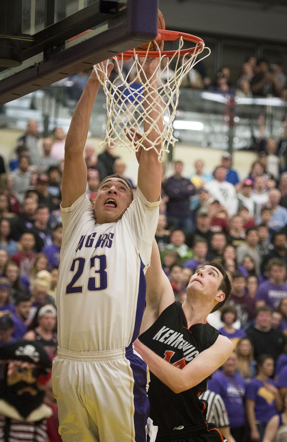 Rogers’ Melik Hampton, left, scores over Samuel Szendre for two of his 29 points. (Colin Mulvany)