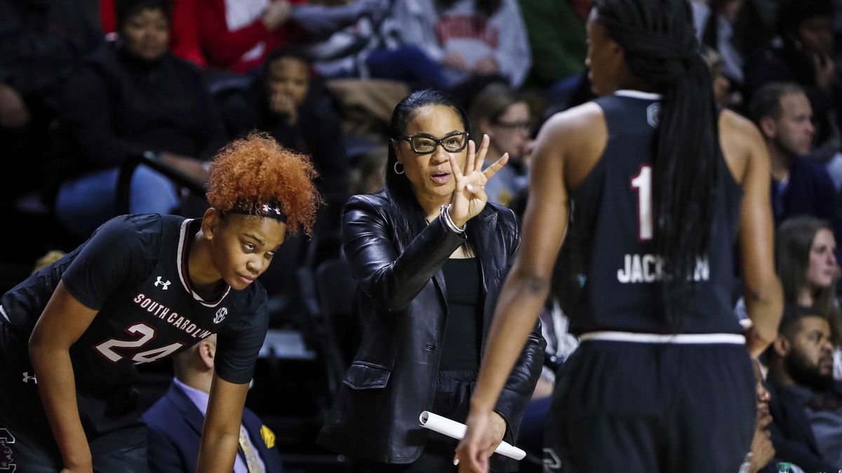 Top 25 women: South Carolina rolls on Dawn Staley Day in Philadelphia ...