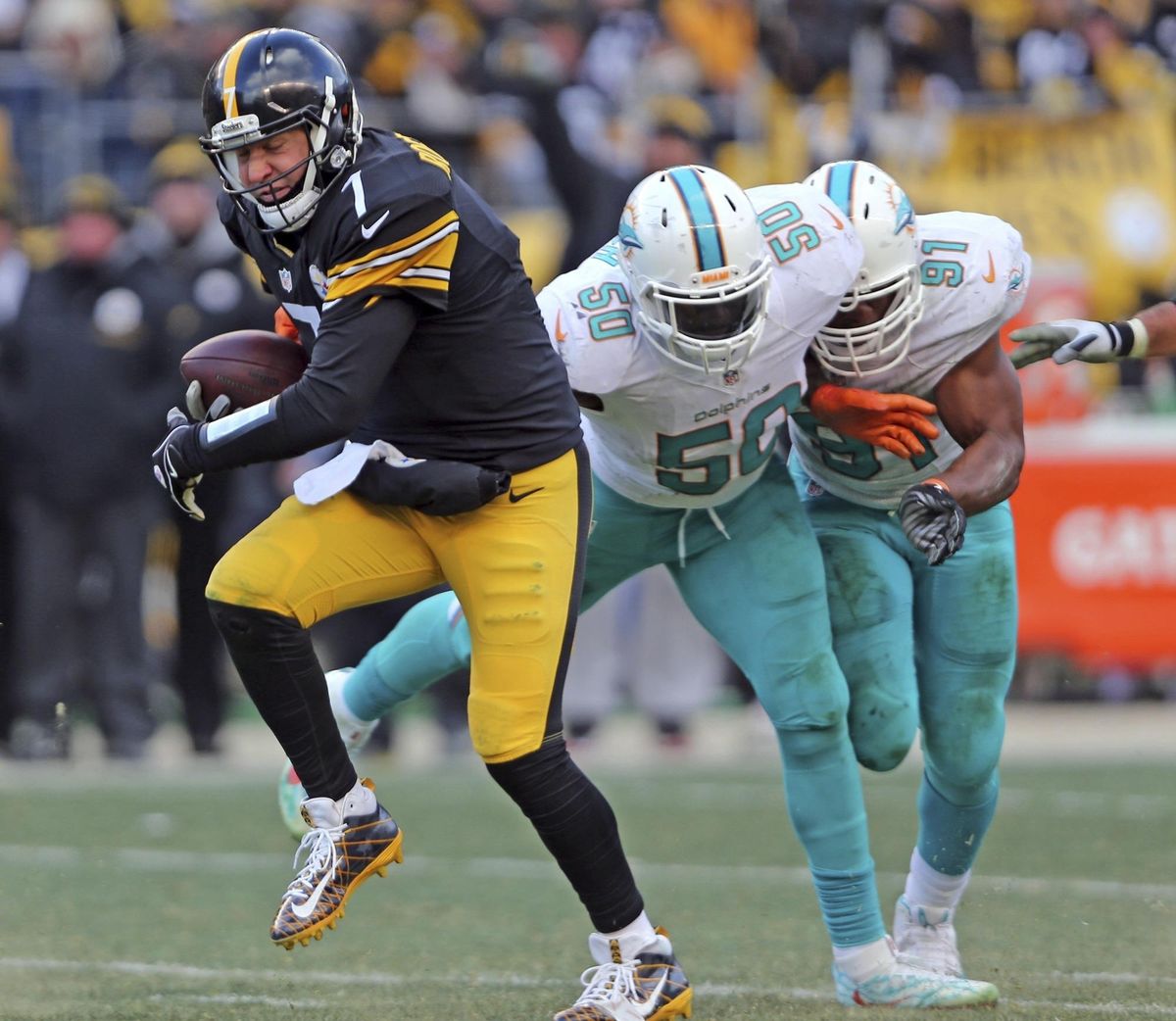 Pittsburgh quarterback Ben Roethlisberger aggravated a foot injury against the Miami Dolphins but Steelers coach Mike Tomlin said the QB should be fine to practice and play this week. (Charles Trainor Jr / Associated Press)