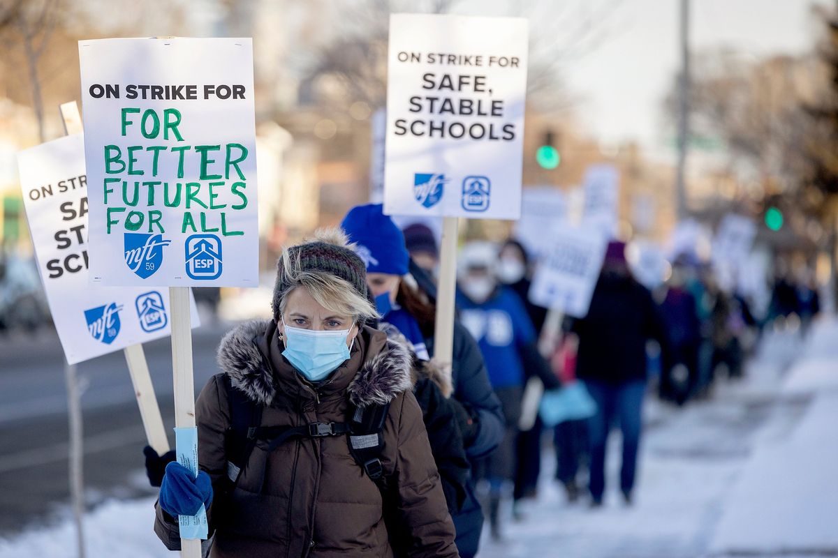 Minneapolis teachers and supporters picket at 34th Street and Chicago Avenue South in Minneapolis on March 8.  (Elizabeth Flores)