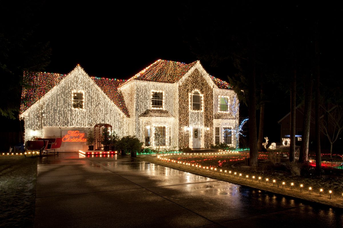 “’Twas the Fight Before Christmas” on Apple TV+ chronicles the battle between lawyer Jeremy Morris and his West Hayden Estates neighbors over his Christmas display.  (Courtesy of Apple TV+)