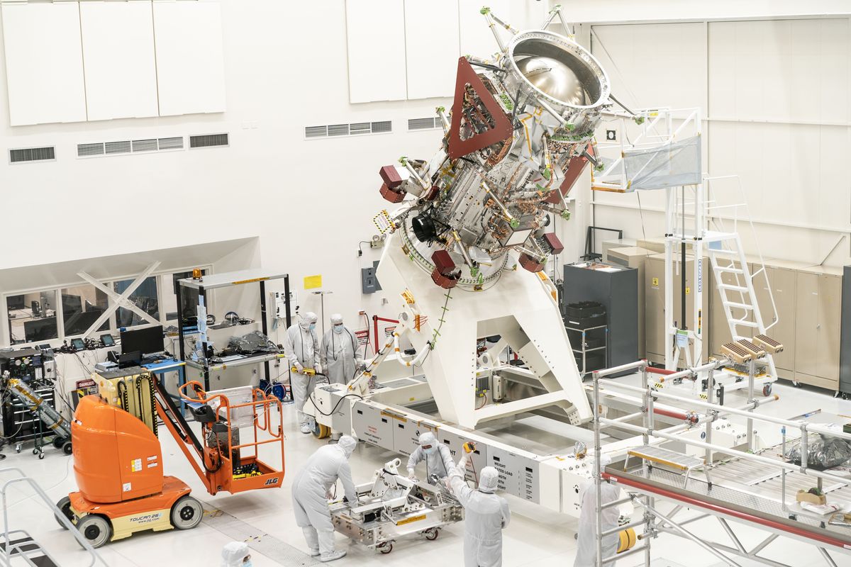 Scientists assemble the Europa Clipper at the Jet Propulsion Laboratory in Pasadena, Calif., in 2023. MUST CREDIT: Melina Mara/The Washington Post  (Melina Mara/The Washington Post)